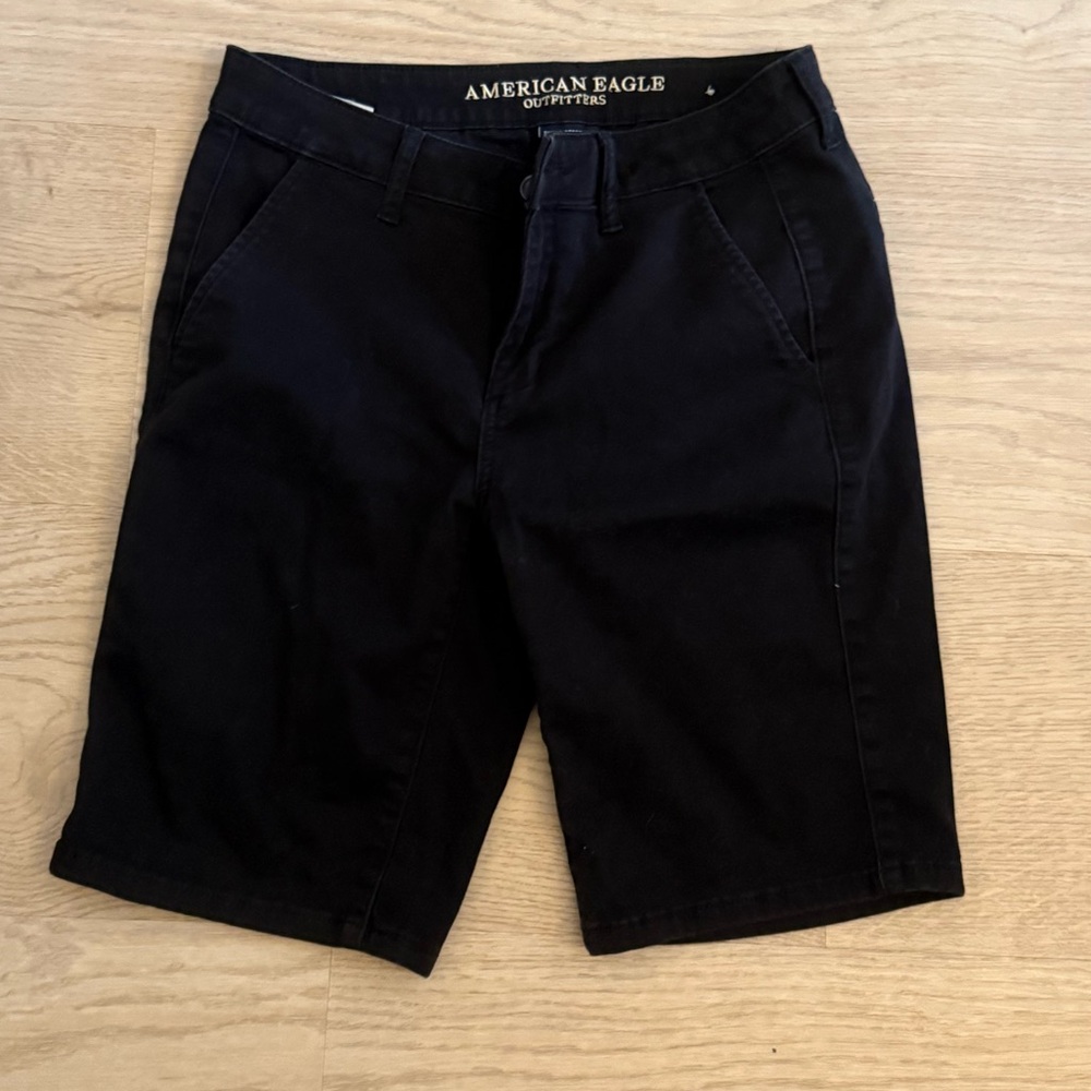 American Eagle Women's Super StretchX  black shorts - size 8